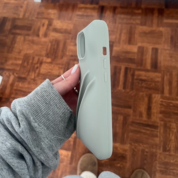 COPY - IPHONE 13 TRENDY LIP GLOSS HOLDER PHONE CASE NEVER USED!!!!! BRAND NEW!!… - Picture 3 of 5